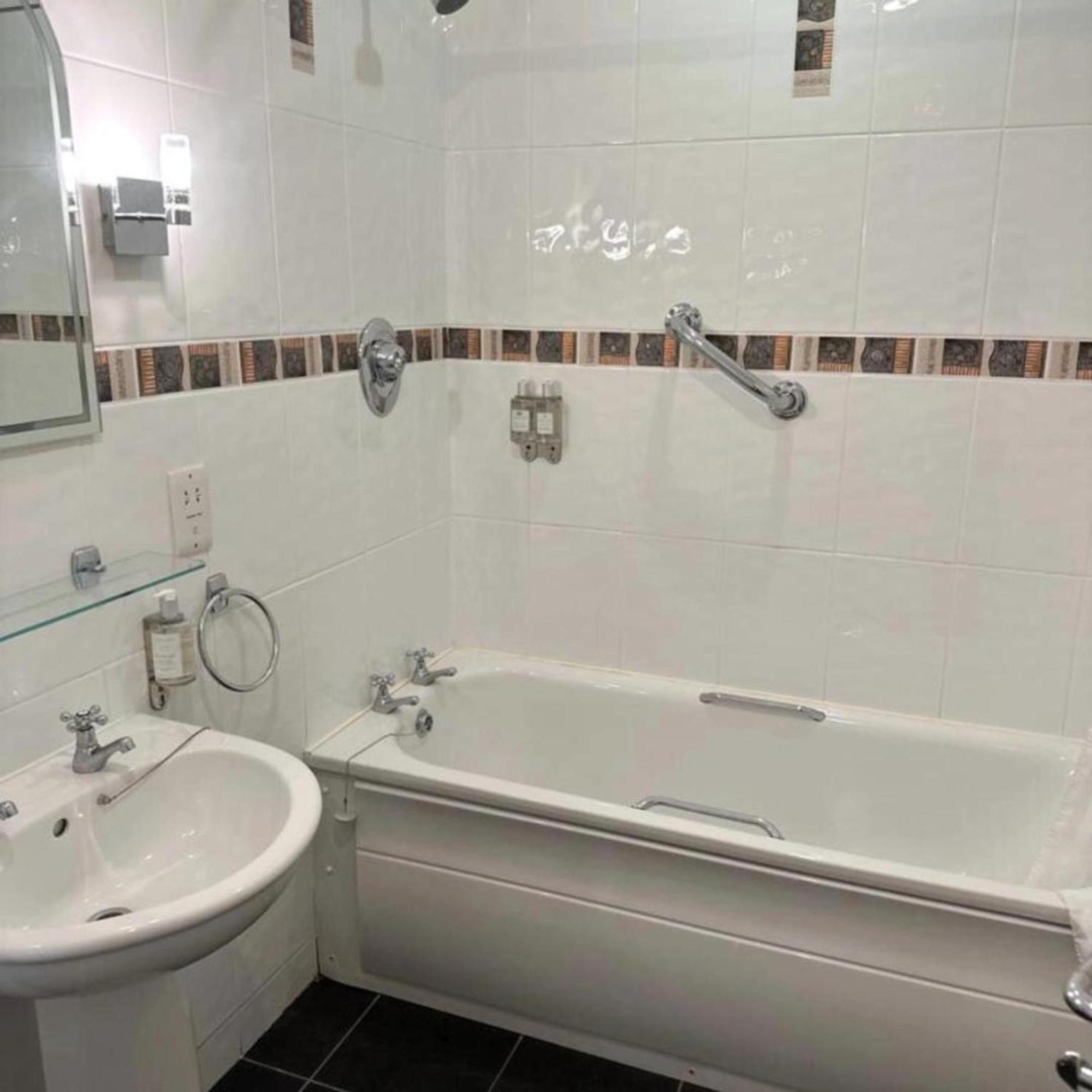 Spacious 2 Bedroom Apartment In คิลลาร์นีย์ ภายนอก รูปภาพ